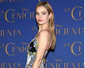 Prefiere Lily James contacto real
