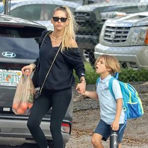 Presume pareja de Enrique Iglesias  su embarazo en Miami