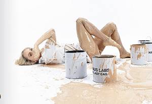 Se pinta Lady Gaga para promover línea de cosméticos