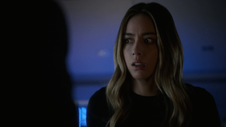 Chloe Bennet y Skylar Astin protagonizarán la comedia de terror Nice People