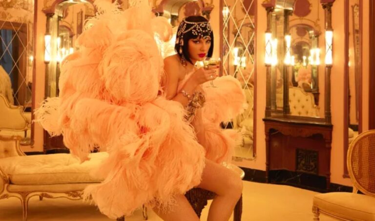 Showgirl cancela su estreno internacional extendido