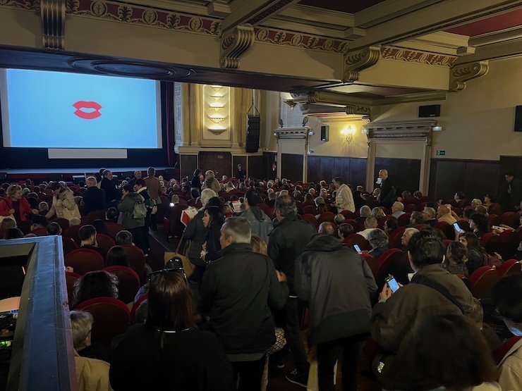 Interior del Teatro Carrión de Valladolid en el estreno de Tres adioses de Isabel Coixet. / Judith Muñoz