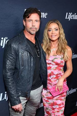 Arrestan a ex esposo de Denise Richards por abuso conyugal