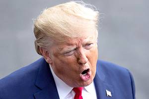 Critica Trump elección de Bad Bunny para el Super Bowl