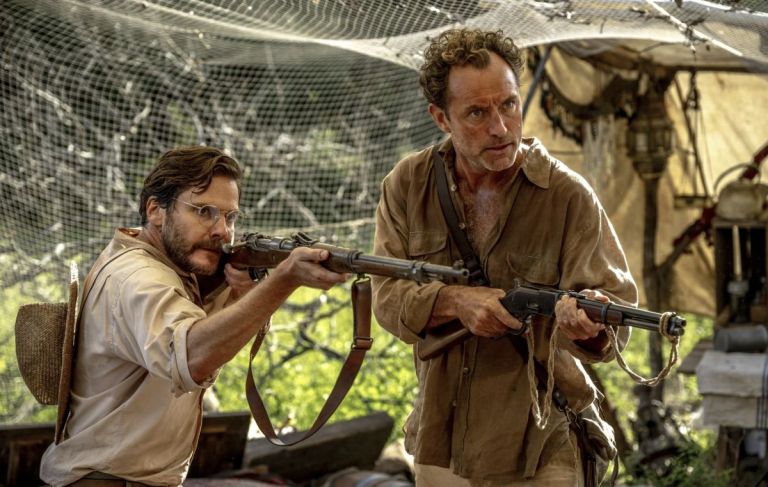 Crítica de “Edén”: El paraíso imperfecto de Ron Howard con Jude Law y Sydney Sweeney
