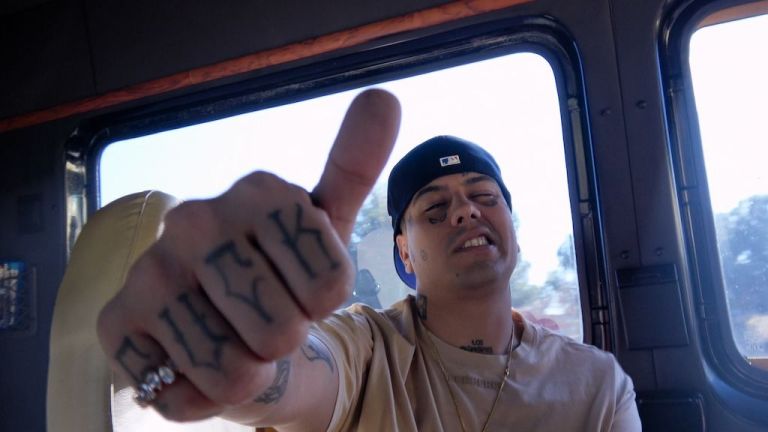 Crítica de “Rockstar: DUKI desde el fin del mundo”" música urbana, identidad y consagración colectiva