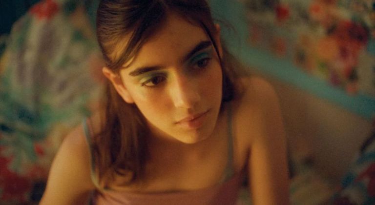 Crítica de “Si no ardemos, cómo iluminar la noche”: el debut de Kim Torres y la infancia como territorio de resistencia