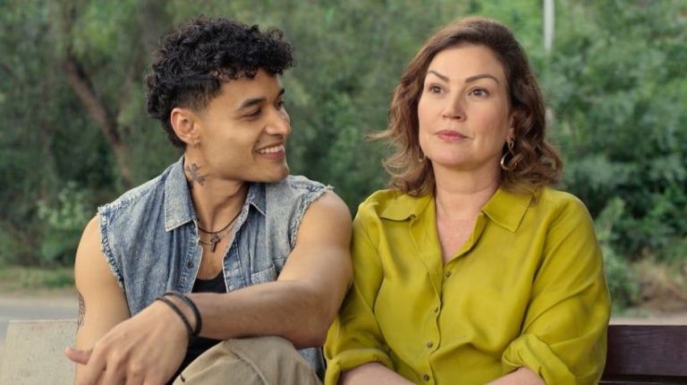 Crítica de "Sin Frenos": la sitcom chilena que mezcla risa y tensiones sociales