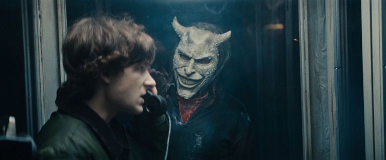 Crítica de “Teléfono negro 2”: el terror siempre llama dos veces.