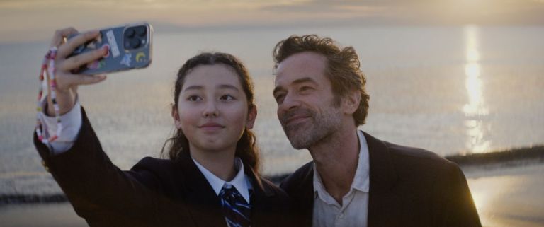 Crítica de "Un amor incompleto": un sólido drama sobre paternidad y foraneidad con Romain Duris