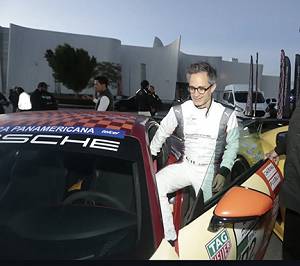 Debuta García Bernal como piloto en Carrera Panamericana 
