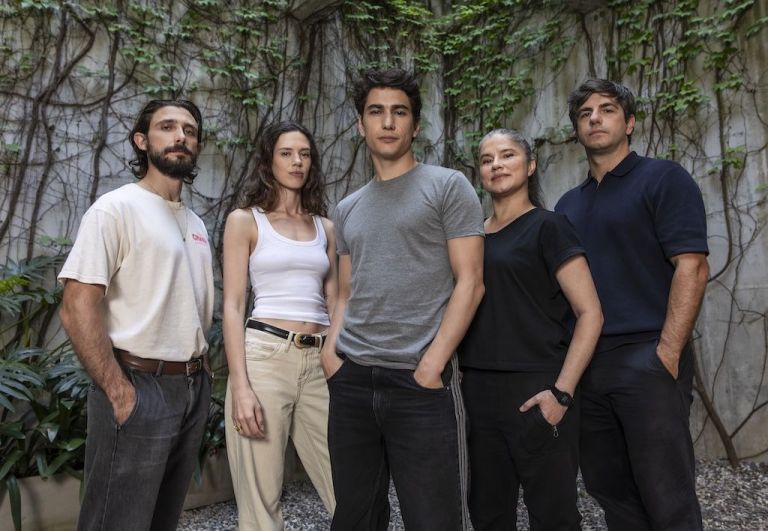 "El futuro es nuestro": la nueva miniserie distópica con Enzo Vogrincic, Delfina Chaves y Emiliano Zurita
