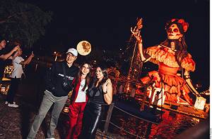 Priscila y sus Balas de Plata en Calaverandia con su familia