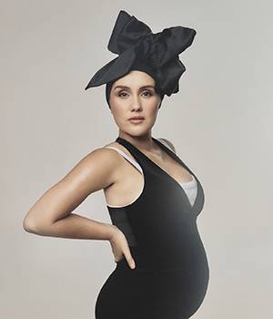 Revela Dulce María que está embarazada