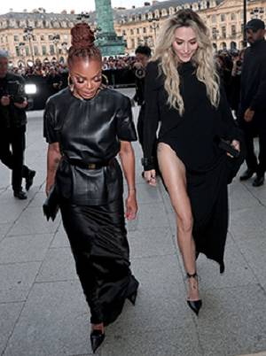 Se reencuentra Paris Jackson con su tía Janet en pasarela