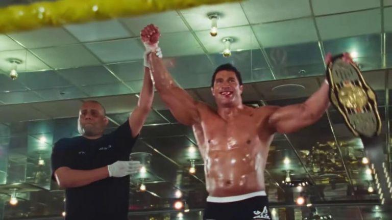 “Smashing Machine”: Benny Safdie, Dwayne Johnson y la poética del exceso