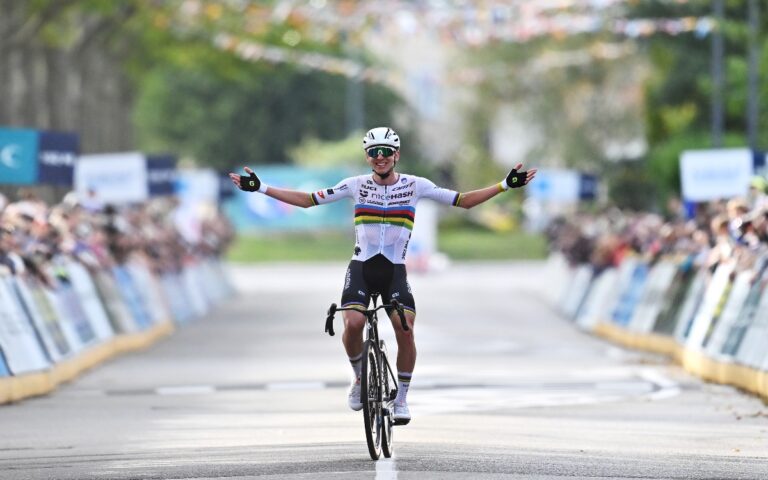 Isaac del Toro logra en el Giro de Emilia su decimocuarta victoria del año