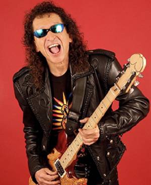 Tiene Lora mucho rocanrol