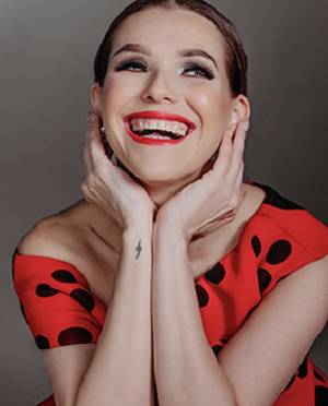 Se 'desnuda' Kika Édgar en la música